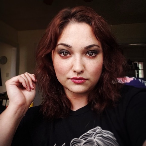 Meet your Posher, Amanda - Picture 1 of 1